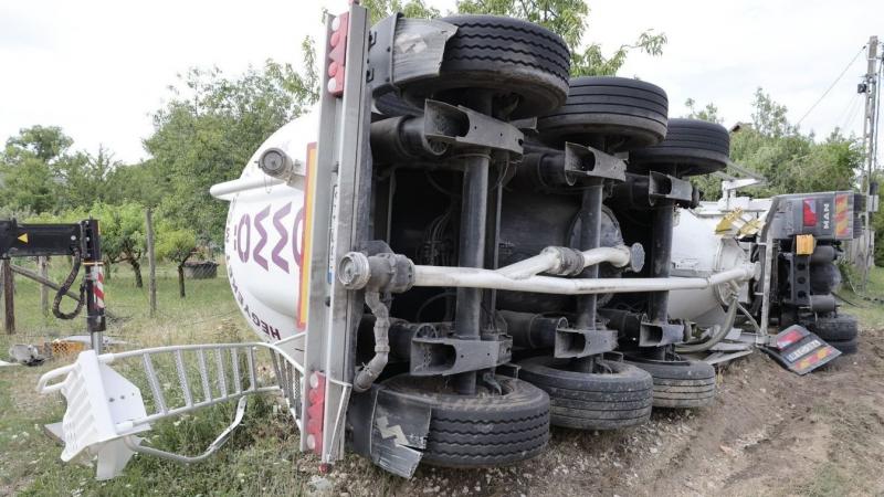 A 63-as számú főút teljes szélességében lezárásra került!