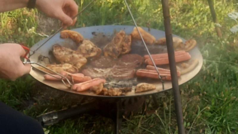 Rendkívüli esemény zajlott Mezőfalván: a tolvajok még az ötvenéves üvegeket sem kímélték.