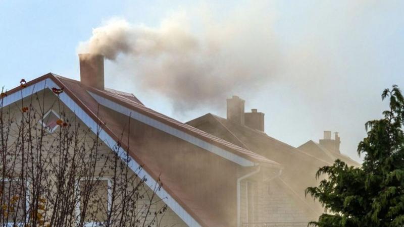 Fűtési időszak: számos településen torokkaparó füstfelhők lepi el a vidék levegőjét. Most bemutatjuk, milyen lépéseket tehetünk a kellemetlen szagok és hatások minimalizálása érdekében.