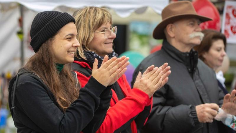 Különleges dupla születésnapi ünnepséget rendeztek a debreceni Sziget-kékben, ahol igazán emlékezetes pillanatoknak lehettünk tanúi. Az esemény tele volt vidámsággal és felejthetetlen élményekkel - nézd meg a fotókat, és merülj el a varázslatos hangulatba