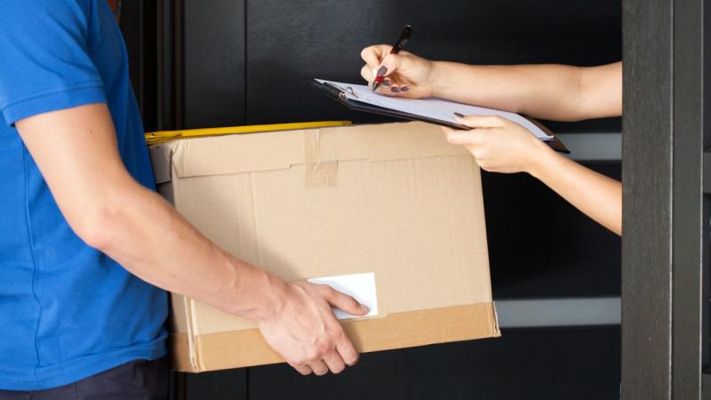 Villámgyorsan terjed az új átverés: egyre több kéretlen csomagról érkező üzenet árasztja el a postaládákat.