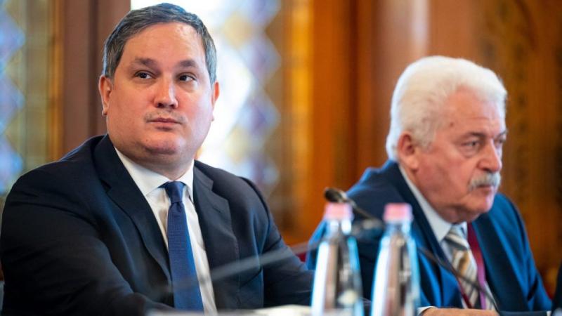 Anyák SZJA-mentessége: A kormány bízik abban, hogy elkerülhetjük a bérek befagyasztását

Az anyák SZJA-mentessége olyan intézkedés, amely várhatóan jelentős könnyítést nyújt a családok számára. A kormány úgy véli, hogy ez a lépés nemcsak a jövedelmek növe