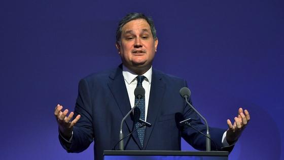 A magyarokat nem igazán izgatja, hogy Nagy Márton új irányt venne az árháborúban.