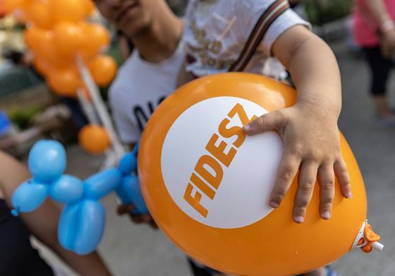Akadt olyan személy, aki tízmillió forinttal segítette a Fidesz pártot.