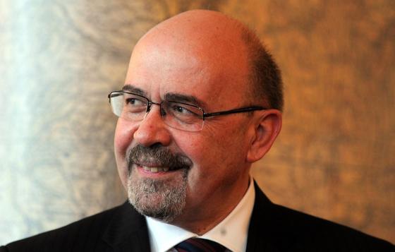 Markó Béla: Orbán nyilatkozata zavart keltett Erdélyben

Markó Béla, a politikai élet ismert alakja, éles kritikával illette Orbán Viktor legutóbbi, Tihanyban tett nyilatkozatát. A beszéd, amely számos érzékeny kérdést érintett, komoly feszültségeket gene