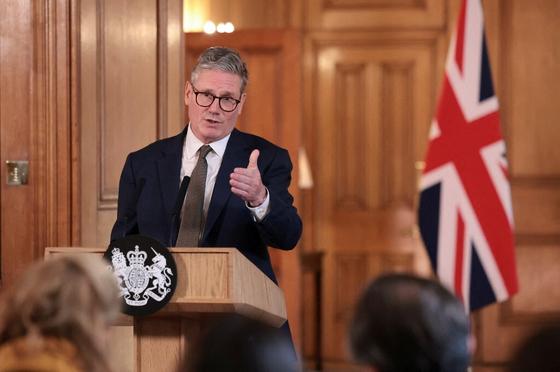 Egy fiatalember, aki mindössze 21 éves, gyújtogatásra vetemedett a brit miniszterelnök rezidenciájánál.
