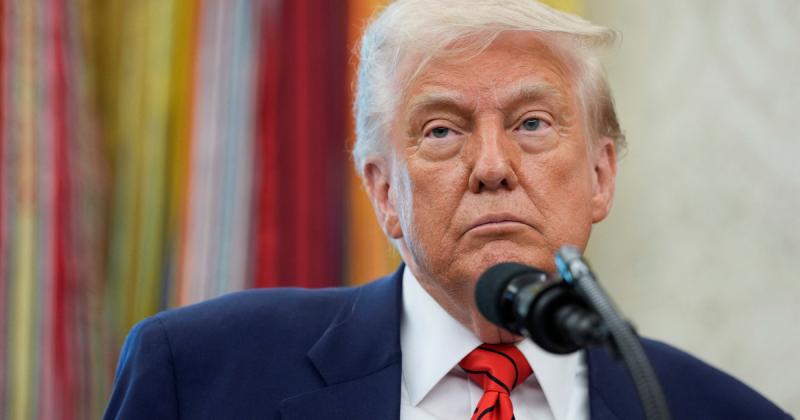 Donald Trump bejelentette, hogy miért nem fog részt venni Vlagyimir Putyin az isztambuli béketárgyalásokon. Az exelnök szavai szerint Putyin döntése mögött politikai megfontolások állnak, amelyek a régió stabilitására és a nemzetközi kapcsolatok alakulásá