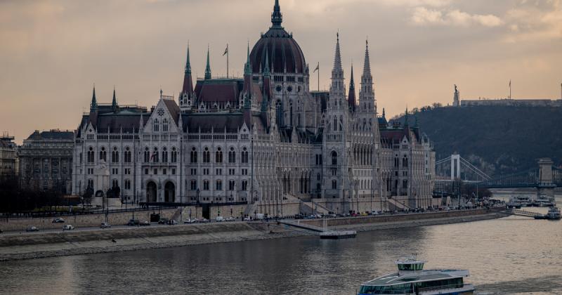 Jelenleg Magyarország megmenekült a legnagyobb veszélytől, de a következő fenyegetés már a láthatáron van, és a fegyverek élezése folyamatban van.