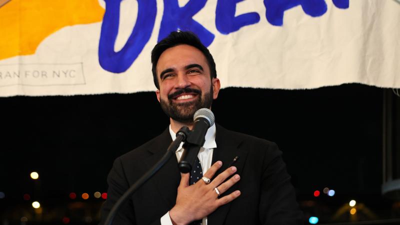 Óriási meglepetés Amerika legnagyobb városában: a kormányzó, aki már régóta nem a legjobb formáját hozta, végleg eltűnt a politikai színtérről.
