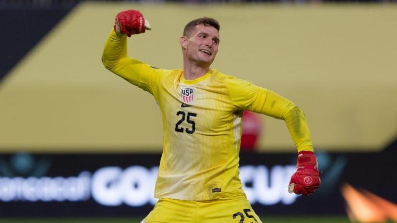 A tizenegyespárbaj során a kapus hősies teljesítménye három bravúros védéssel segítette Pochettinó csapatát a győzelemhez.