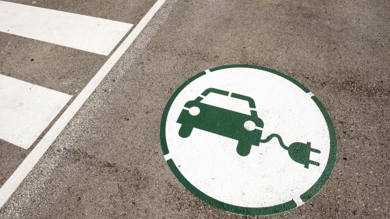 Új szabályozás lépett életbe: megkezdődik az elektromos töltők azonosítására szolgáló nyilvántartás létrehozása.
