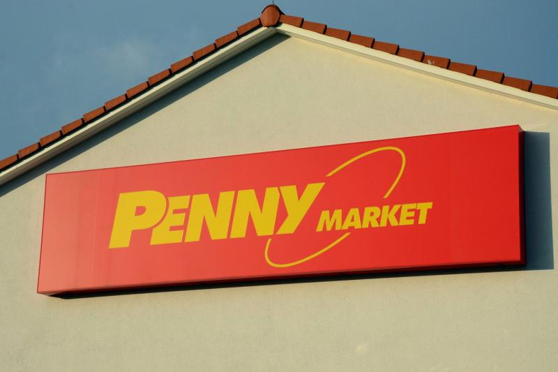 Hősként tisztelik a zuglói Penny Market vásárlóját, aki bátran kiáll a Fidesz politikája ellen. Az ő bátorsága inspiráló példa, hiszen nem riad vissza a kihívásoktól, és hangját hallatja a közéletben.