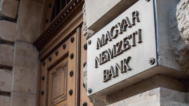 Milliárdos eltérések bukkantak fel az MNB-botrány középpontjában álló vállalat könyvelésében.