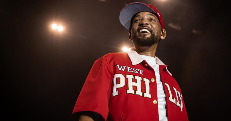 Will Smith budapesti fellépése igazi felejthetetlen élményt nyújtott, a nézők könnyei nem csupán az örömtől, hanem a varázslatos pillanatoktól is csordultig teltek. A színész-fergeteges előadásával valóban legendás emléket teremtett, amely még sokáig élni