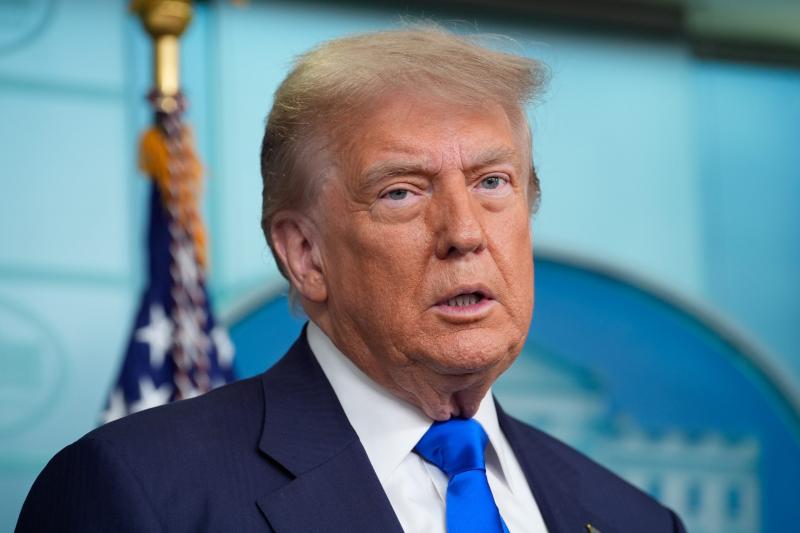 Donald Trump azzal vádolta meg Soros Györgyöt és fiát, hogy támogatták az erőszakos tüntetéseket, ezzel feszültséget szítva a társadalomban.