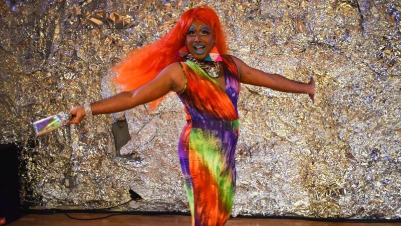 Egy újabb merész lépés a megszokott keretek ellen: indiai drag queen fogja megosztani tudását a Harvard diákjaival.