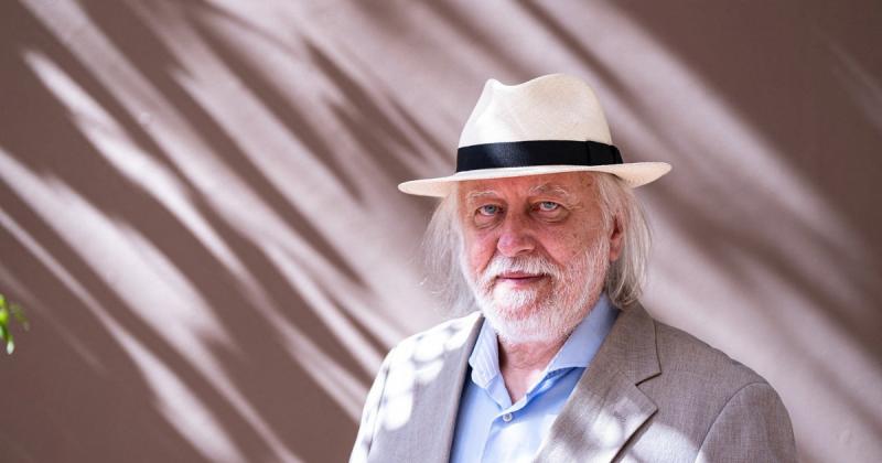 A világ legnagyobb hírportáljai és folyóiratai lelkesen üdvözlik Krasznahorkai László Nobel-díját.