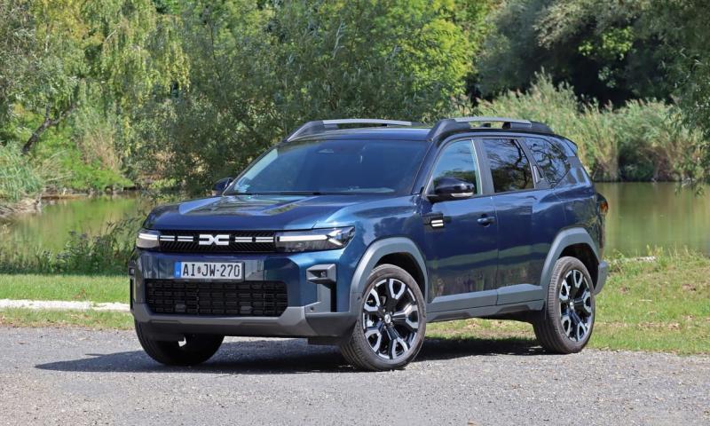 Fedezd fel a Dacia legújabb büszkeségét: a Bigster hibridet, amely nemcsak méreteivel, hanem teljesítményével és árkategóriájával is kiemelkedik a mezőnyből. Teszteljük, mit tud ez az impozáns autó, amely a hagyományos Dacia értékek mellett innovatív tech