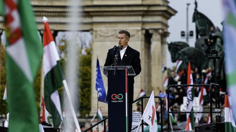 Túl rövid, túl hosszú - Orbán Viktor békülékenyebb, Magyar Péter meggyőzőbb volt az október 23-i eseményeken.