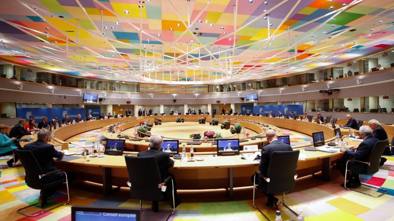 A következő EU-csúcs helyszíne egy háborús övezet lesz, ami szimbolikus lépésként is értelmezhető, hiszen célja a magyar vétó megkerülése és a közös döntéshozatal felgyorsítása.