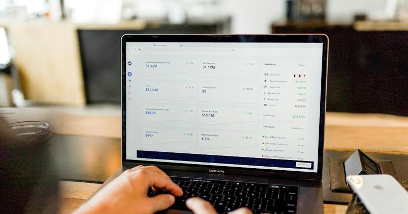 Ha körültekintően választjuk meg a bankszámla-csomagunkat, jelentős összegeket takaríthatunk meg.